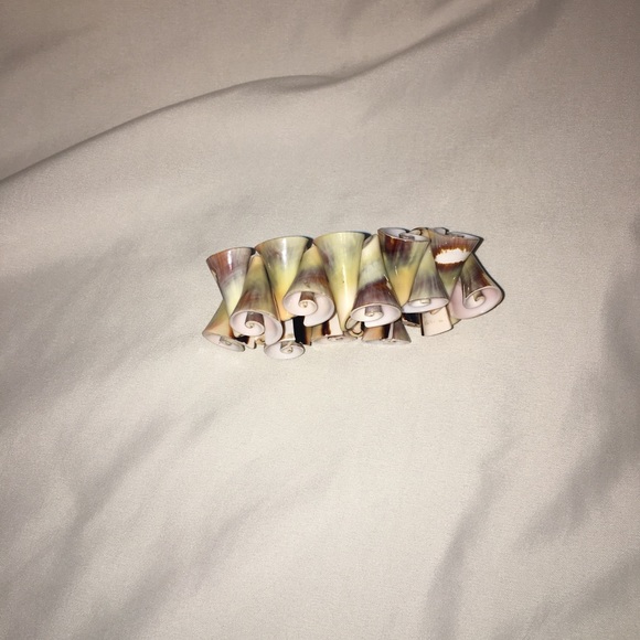 Shell Bracelet - Picture 4 of 4